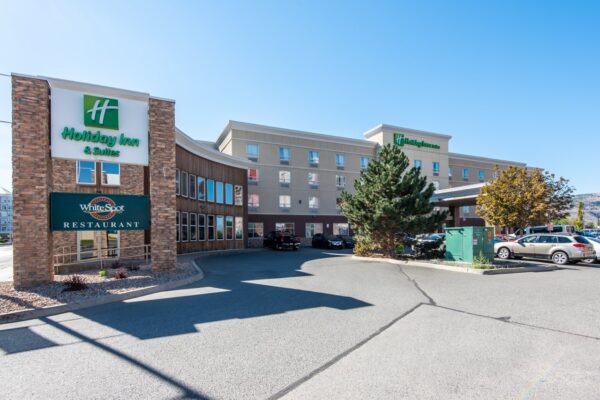 Holiday-Inn-&-Suites-3474-medium